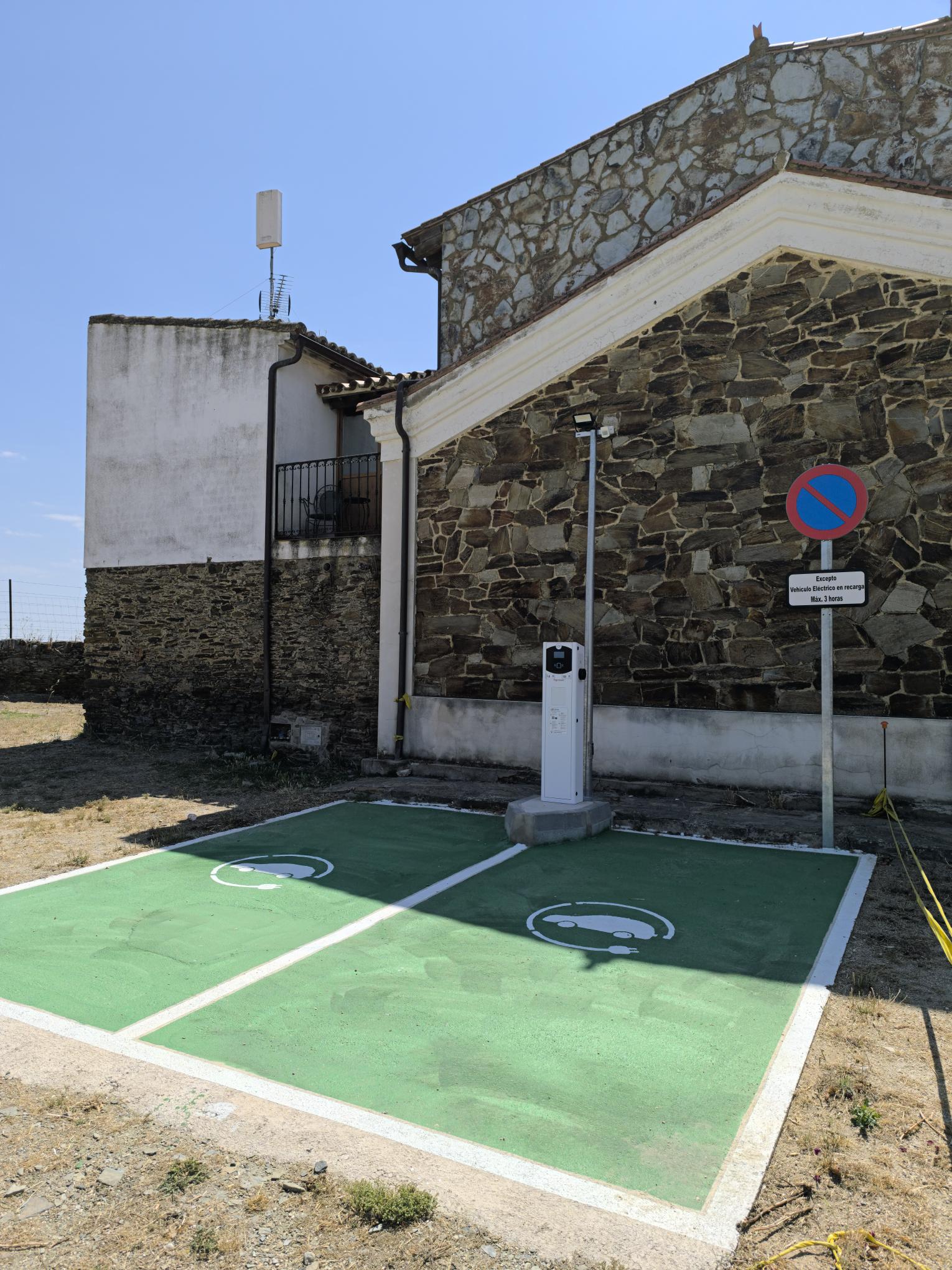 Estación de carga Wenea en Garrovillas de Alconétar